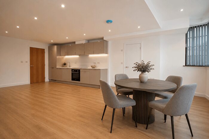 3 Bedroom Flat To Rent In Fitzwilliam House, Windmill Avenue, Southall, UB2