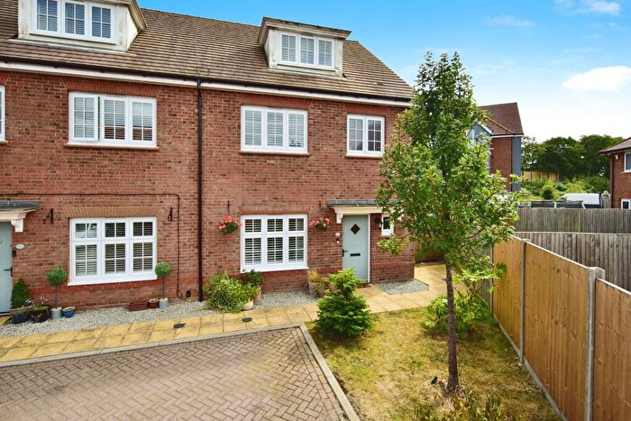 4 Bedroom Town House For Sale In Linnitt Lane, West Malling, ME19