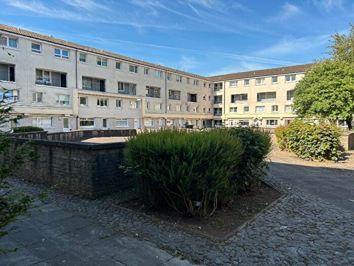 2 Bedroom Ground Maisonette To Rent In Wyndford Road, Glasgow, G20