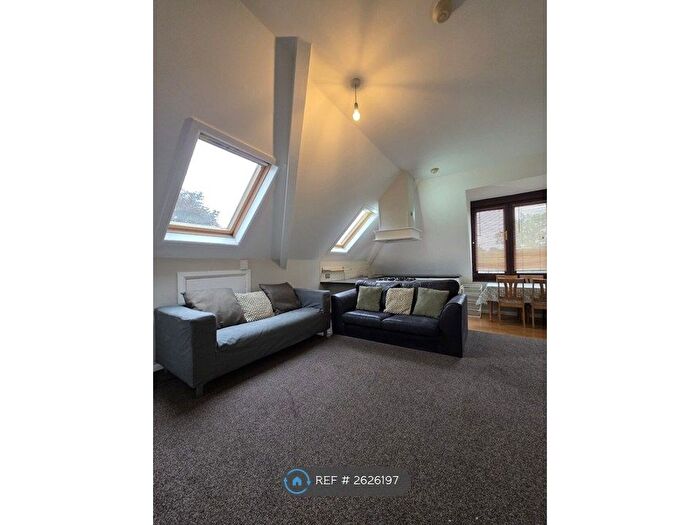 2 Bedroom Flat To Rent In Cyncoed Road, Cardiff, CF23