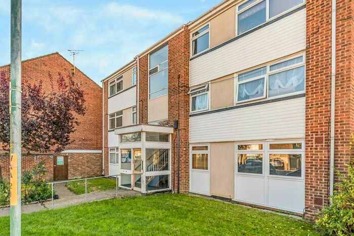 2 Bedroom Flat To Rent In Wakeley Road, Rainham, Gillingham, Kent, ME8