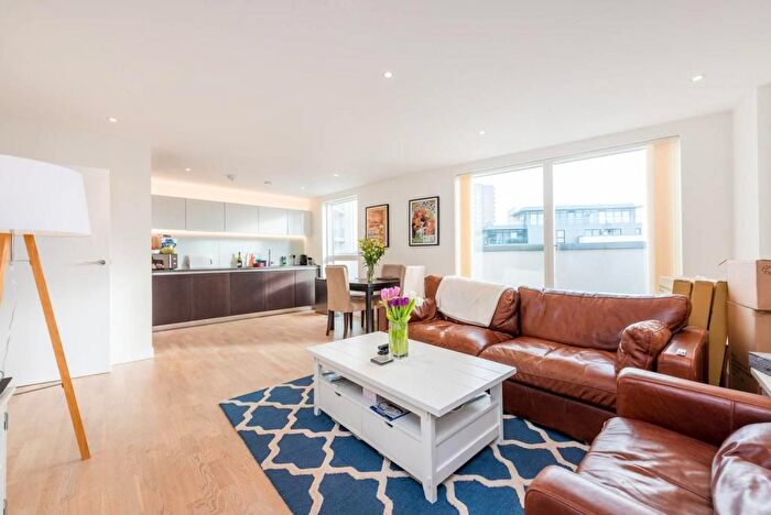 2 Bedroom Flat To Rent In Cunningham House, Pump House Crescent, Brentford, TW8