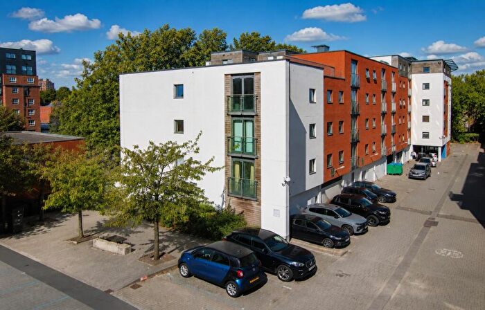 2 Bedroom Flat For Sale In Endeavour Court, Ocean Village, Southampton, SO14