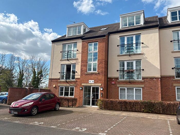 2 Bedroom Flat To Rent In Henconner Lane, Bramley, Leeds, West Yorkshire, LS13