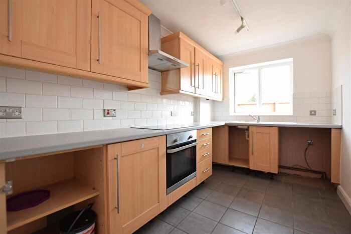 4 Bedroom Town House To Rent In Papplewick Close, Norwich, Norfolk, NR4