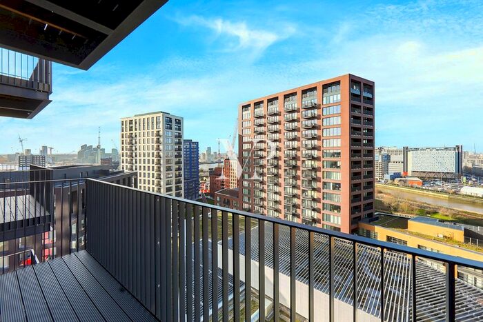 Studio To Rent In Defoe House, City Island Way, London, E14