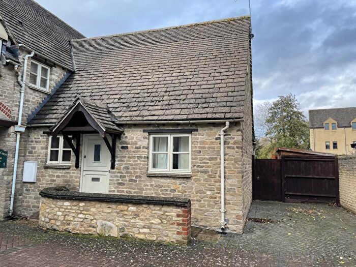 2 Bedroom House To Rent In Farriers Court, Witney, OX28
