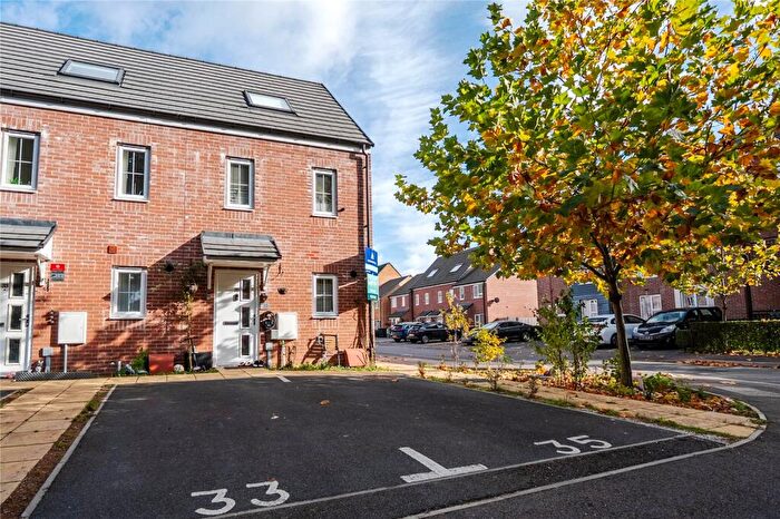 3 Bedroom End Of Terrace House For Sale In Fauna Field, Dunstable, Bedfordshire, LU5