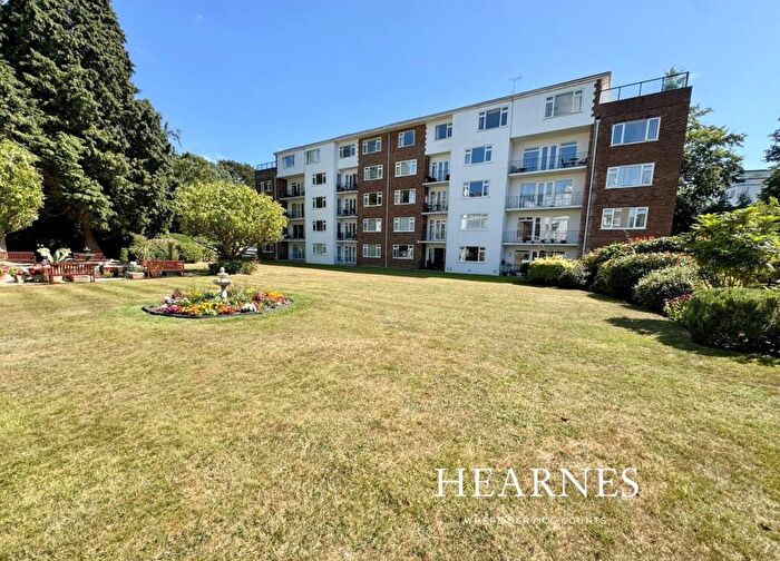 2 Bedroom Flat For Sale In The Avenue, Branksome Park, Poole, BH13