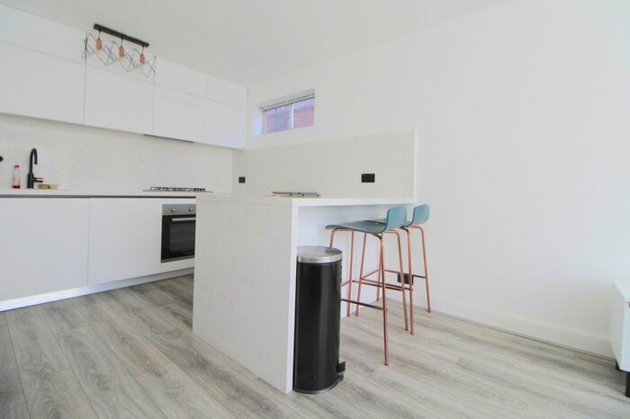 2 Bedroom Flat To Rent In A Mulgrave Road, Croydon, Surrey, CR0