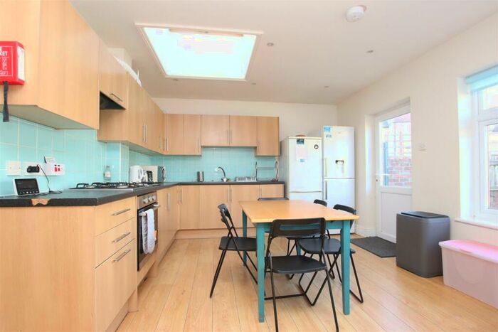 5 Bedroom House To Rent In Selborne Road, Bristol, BS7