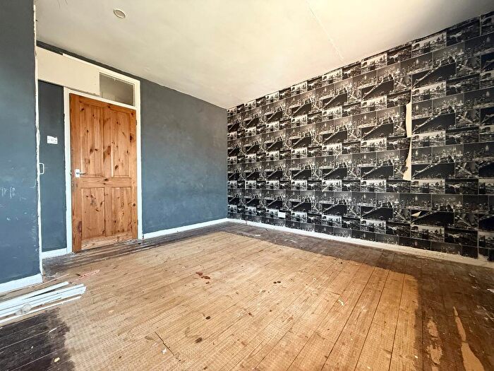 1 Bedroom Apartment For Sale In Ross Close, Luton, Bedfordshire, LU1