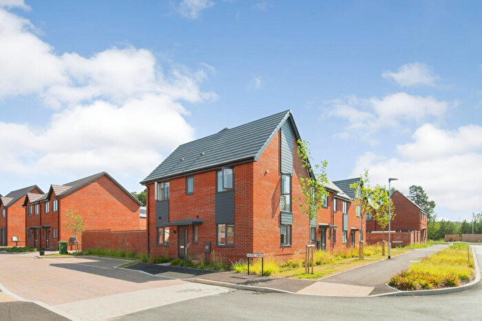 3 Bedroom Semi-Detached House To Rent In Hunt Way, Crowthorne, RG45