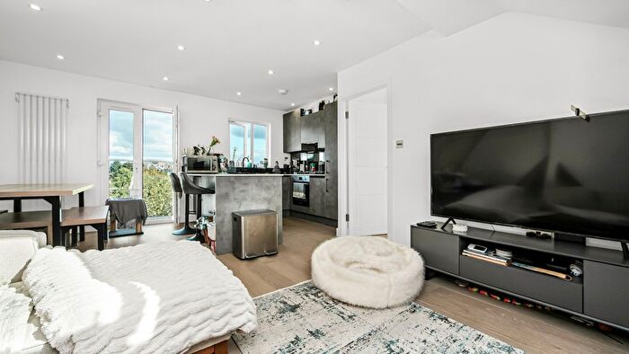 2 Bedroom Flat To Rent In Acuba Road, London, SW18