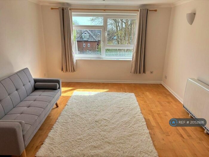 2 Bedroom Flat To Rent In Winn Road, Southampton, SO17