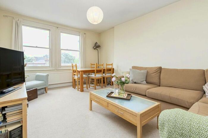 1 Bedroom Flat To Rent In St. Margarets Road, St Margarets, Twickenham, TW1