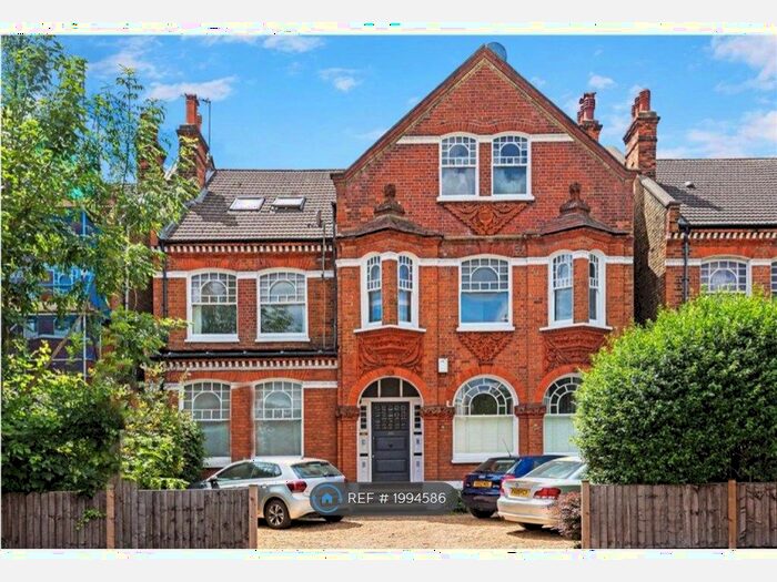 3 Bedroom Flat To Rent In Bedford Hill, London, SW12