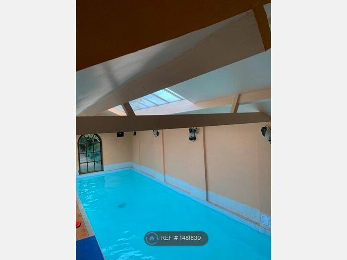 2 Bedroom Maisonette To Rent In Trinity Crescent, London, SW17