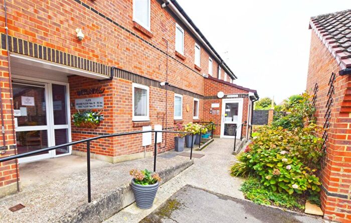 2 Bedroom Flat For Sale In Guardian Court, London Road, Rainham, ME8