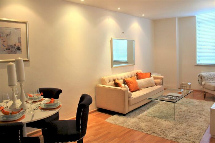 1 Bedroom Flat To Rent In Lawrence House, City Road, Clerkenwell, London, EC1V