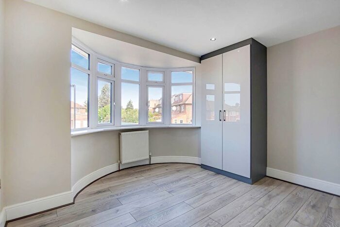 3 Bedroom Flat To Rent In St. Dunstans Avenue, Acton, W3