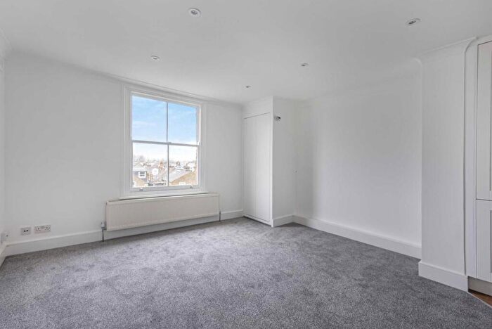 1 Bedroom Flat To Rent In St. James Terrace, Balham, SW12