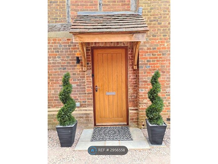 2 Bedroom Flat To Rent In Malthouse Lane, Heckfield, RG27