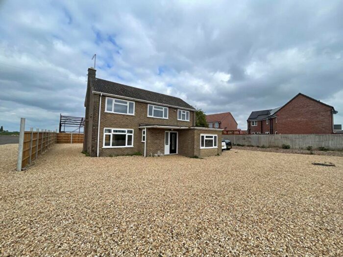 3 Bedroom Detached House For Sale In James Road: Crowland, PE6