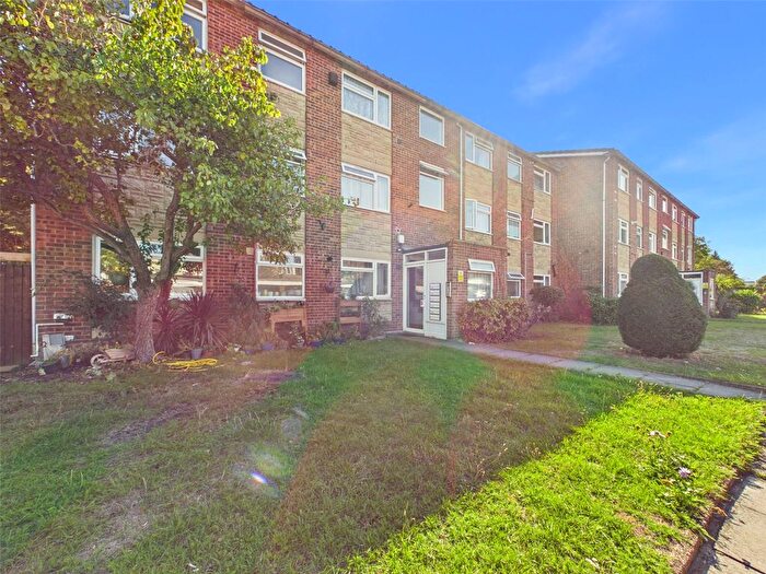 2 Bedroom Flat To Rent In Orchard Court, Isleworth, TW7