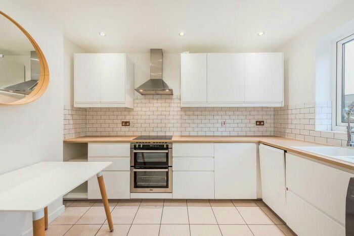 2 Bedroom Flat To Rent In Ermine Road, London, SE13