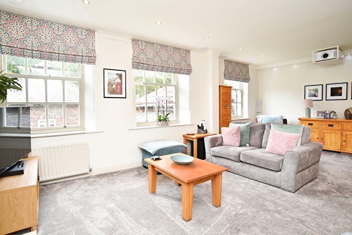 4 Bedroom Terraced House For Sale In Waterside, Knaresborough, HG5
