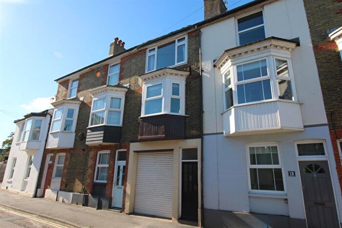 2 Bedroom House For Sale In Granville Road, Cowes, PO31