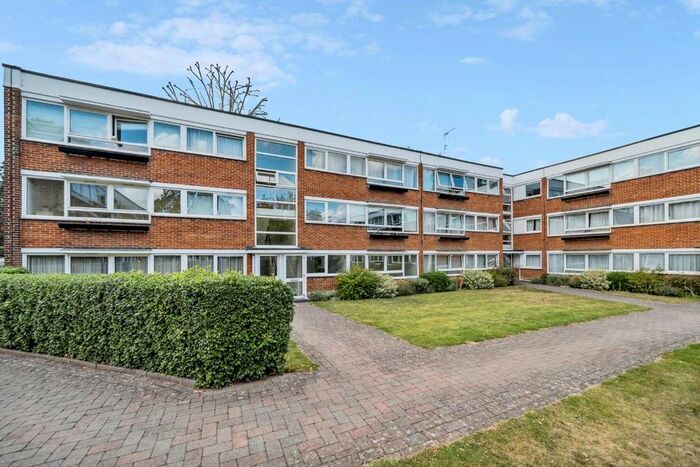 2 Bedroom Flat To Rent In Kings Road, Richmond, TW10