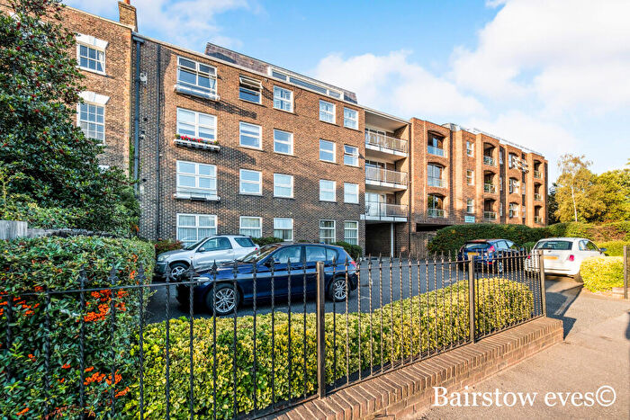 1 Bedroom Flat To Rent In Snaresbrook Road, Wanstead, E11