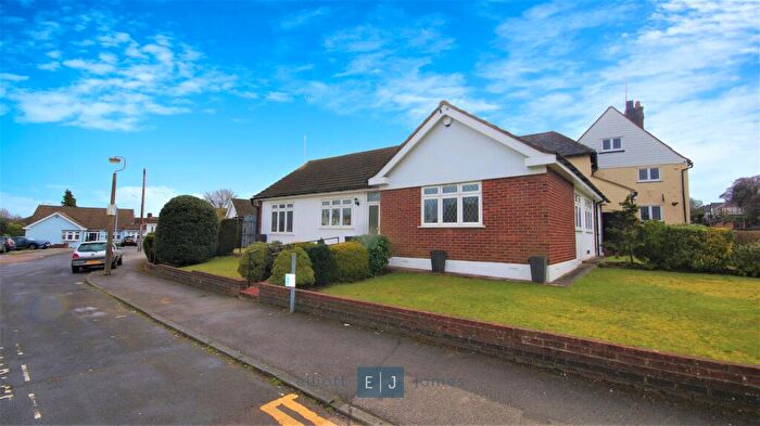 3 Bedroom Detached Bungalow To Rent In Hainault Grove, Chigwell, IG7