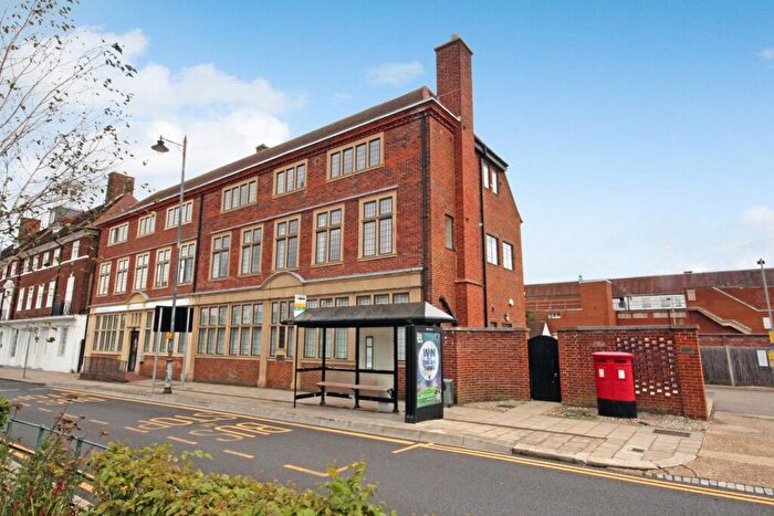 2 Bedroom Apartment To Rent In Broadway, Letchworth Garden City, SG6