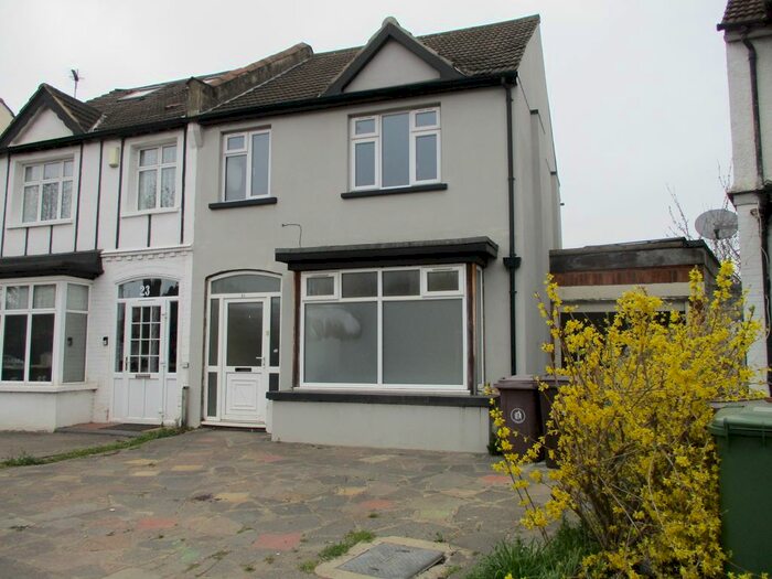 3 Bedroom Semi-Detached House To Rent In Hackbridge Road, Wallington, SM6