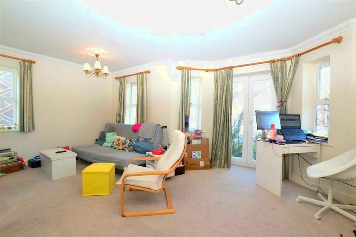 2 Bedroom Flat To Rent In Abbotsmead Place, RG4