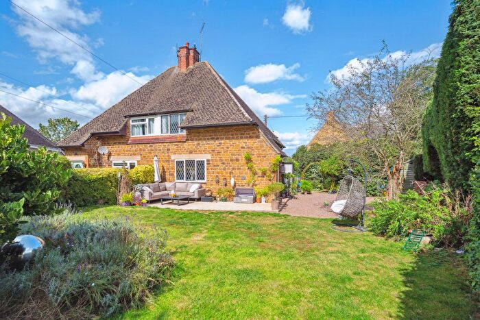 3 Bedroom Detached House For Sale In Goose Bank, Warmington, OX17