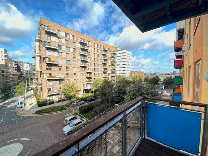 3 Bedroom Flat To Rent In Metcalfe Court, John Harrison Way, Greenwich, London, SE10