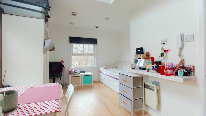 Studio To Rent In Sheen Road, Richmond TW9