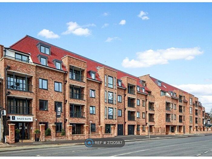 2 Bedroom Flat To Rent In Burrell House, Watford, WD24