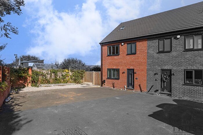 4 Bedroom Semi-Detached House To Rent In Mortimer Street, Healey, Batley, WF17