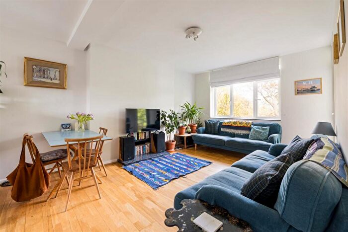 3 Bedroom Flat For Sale In Sewardstone Road, Bethnal Green, E2