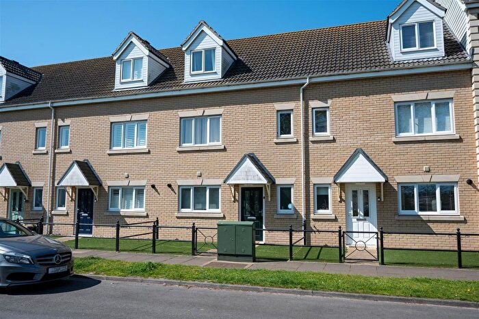 4 Bedroom Terraced House For Sale In Darwin Court, Gorleston, NR31