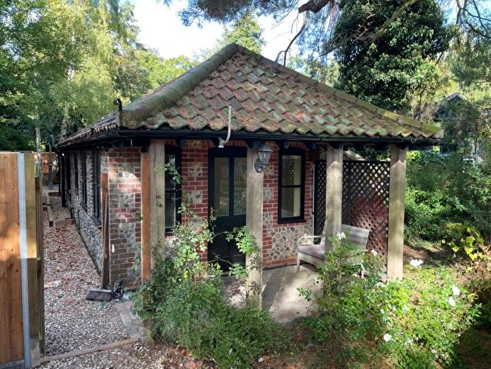 1 Bedroom Detached Bungalow To Rent In School Lane, Aylmerton, NR11