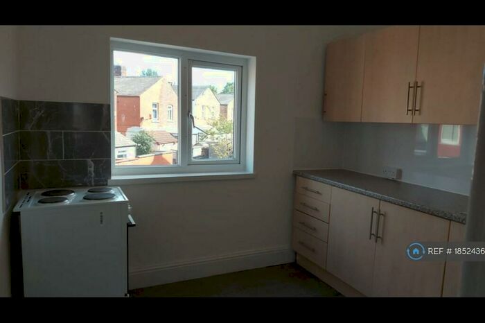 1 Bedroom Flat To Rent In Oakdene Street, Manchester, M9