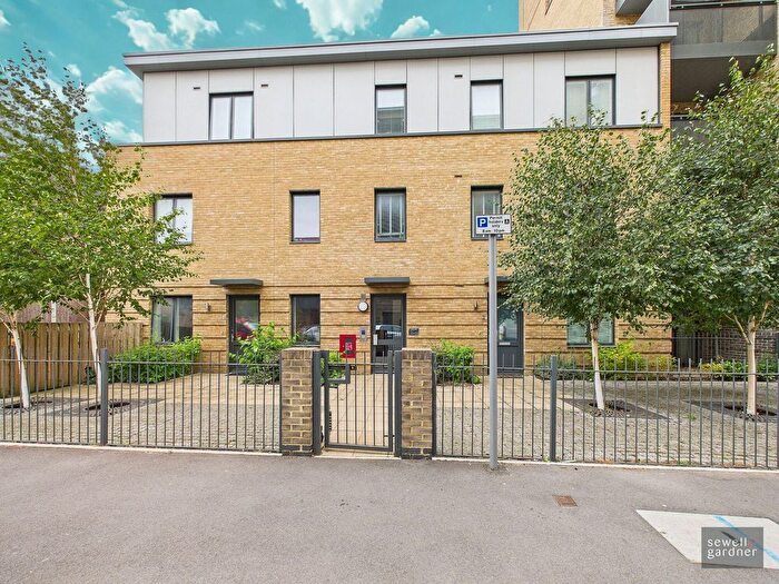 1 Bedroom Flat For Sale In St Johns Road, Watford, Hertfordshire, WD17