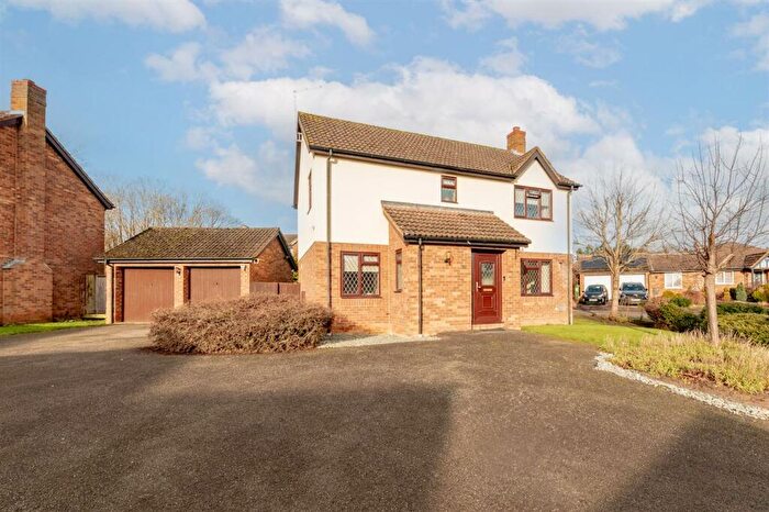 4 Bedroom Detached House For Sale In Spoonley Wood, Bancroft Park, Milton Keynes, MK13