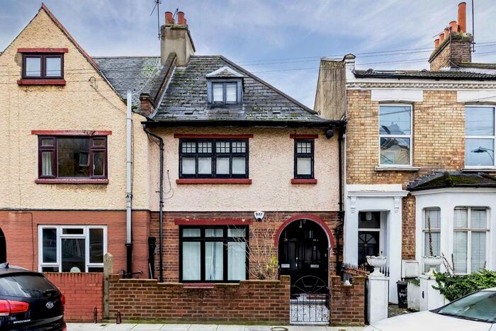 2 Bedroom Flat To Rent In Sterne Street, London, W12